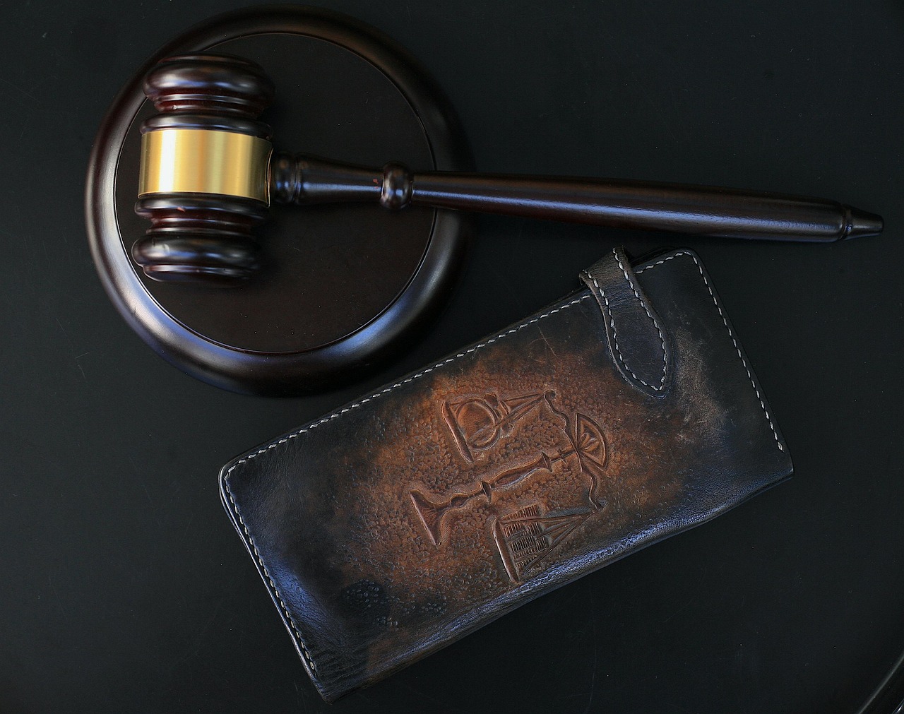 Kaip efektyviai sekti ir interpretuoti KSRF sprendimus verslo ir teisės praktikoje