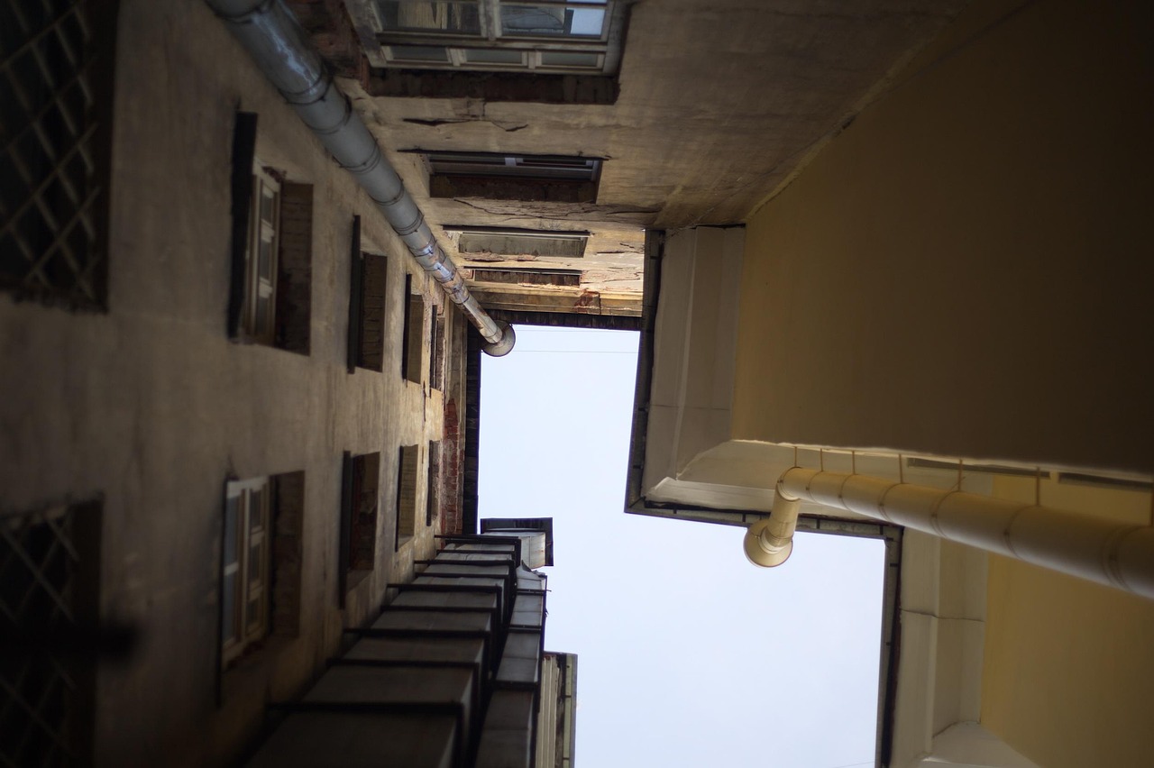 Kaip efektyviai sekti ir interpretuoti KSRF sprendimus verslo ir teisės praktikoje