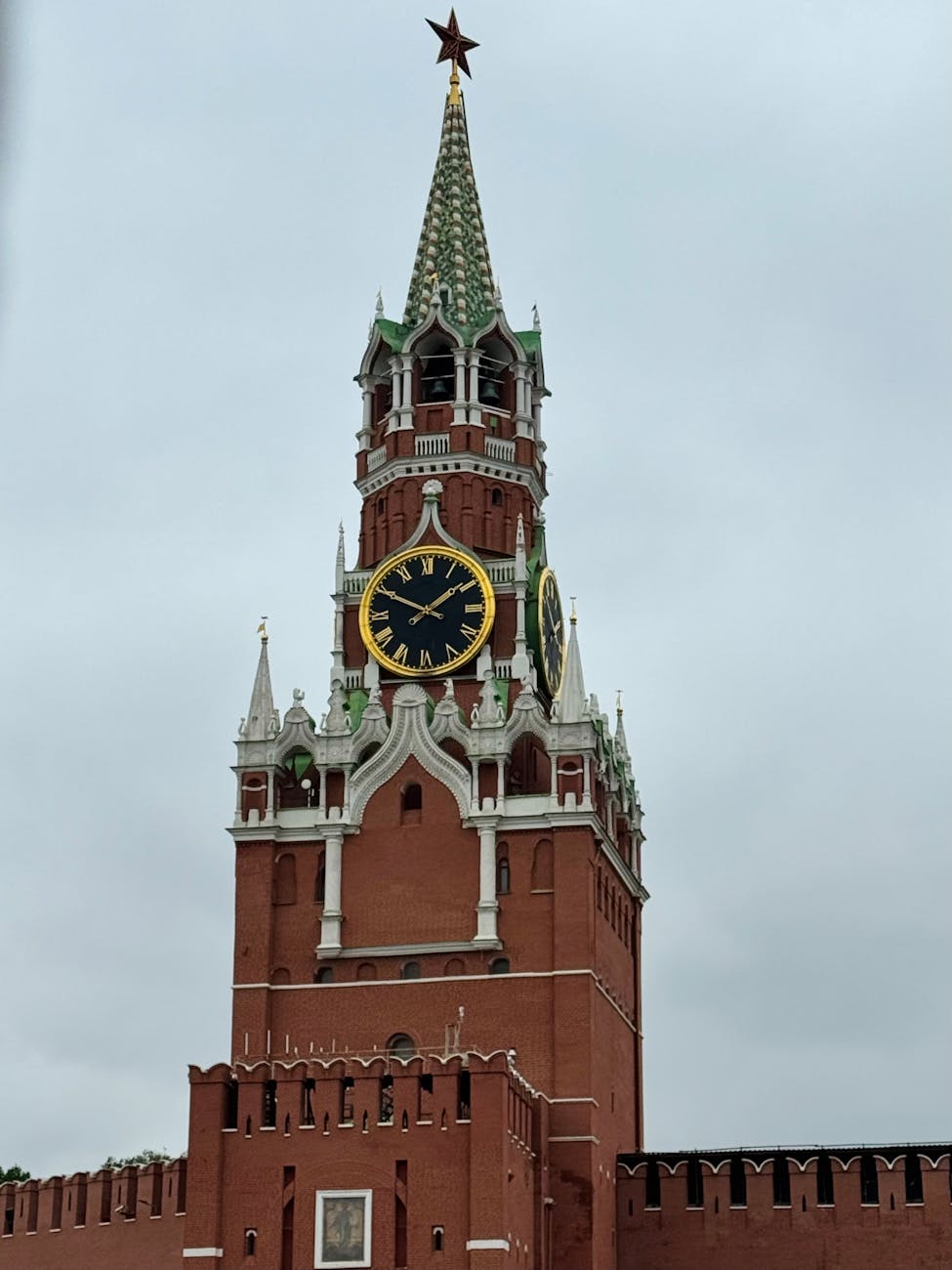 Kaip Kremlius naudoja KSRF propagandą dezinformacijai skleisti: išsamus tyrimas